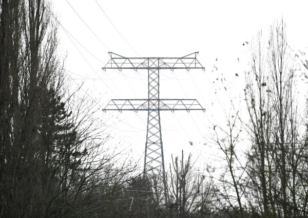 天源国际 德国柏林多地停电 疑为电塔遭纵火所致